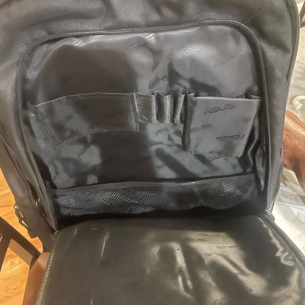 ASUS ROG Black Gaming Backpack - Picture 3 of 4